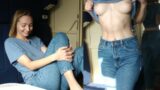 Travesti kabinde sikişiyor