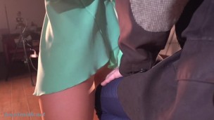 Erkek kuaförlüğü yapan hatun müşterisiyle sikişiyor